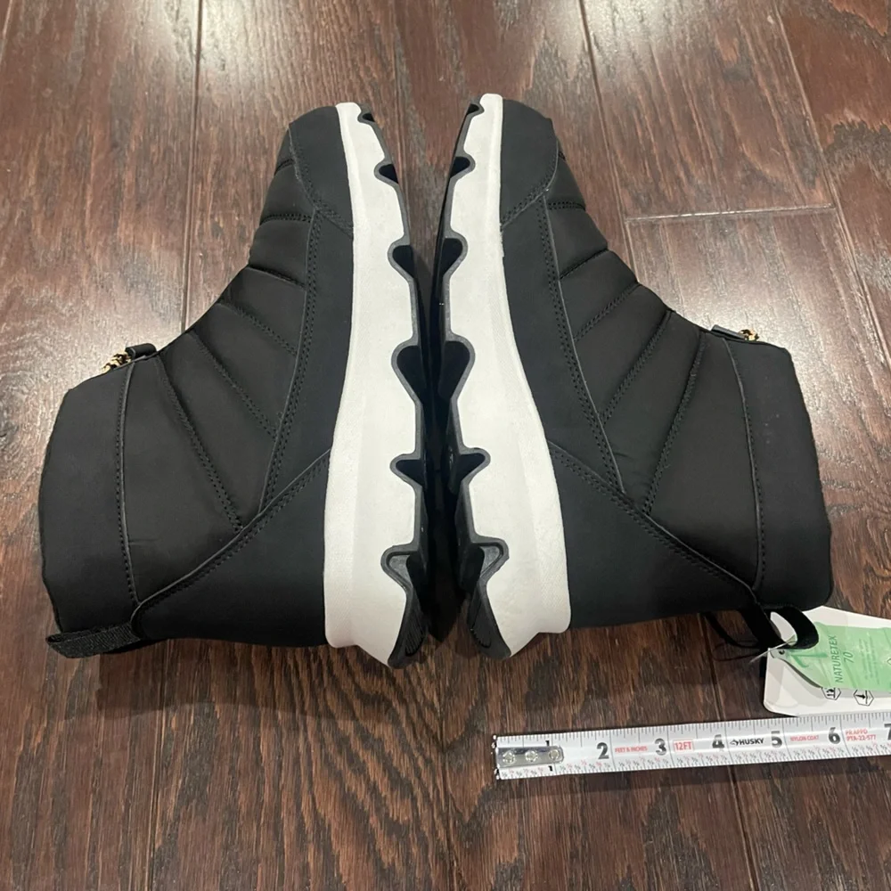 Magellan Outdoors Women Black Quilted Snow Waterproof Size 8 B NEW